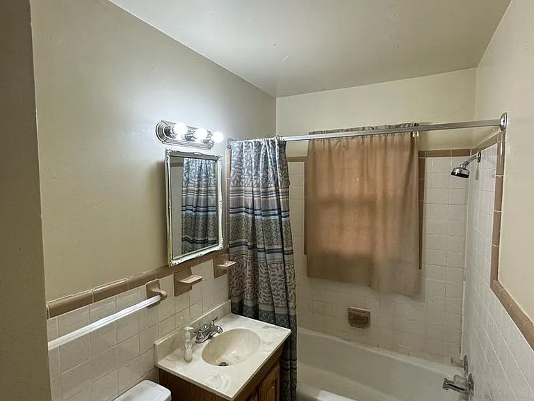 2400 SW 53rd St — Photo 10