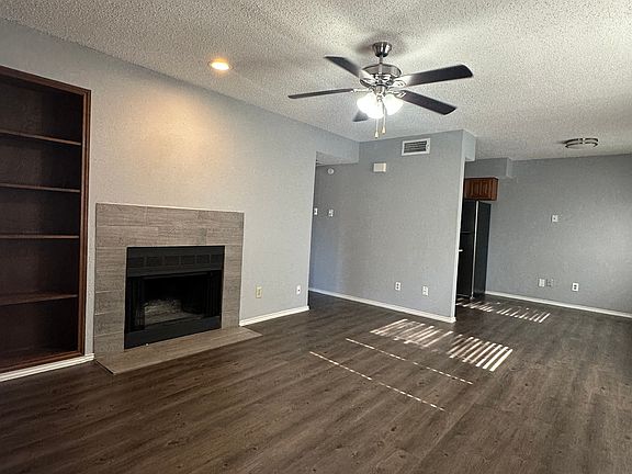 2nd image of 3819 Evergreen St