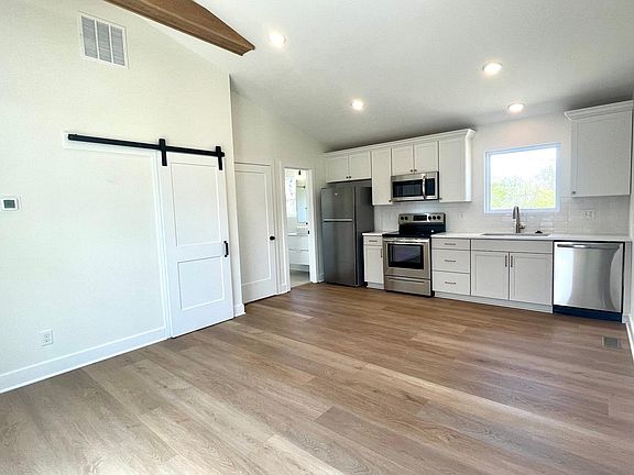 2nd image of 2054 Bellefontaine St