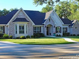 1408 Woodland Ct, Hondo, TX 78861