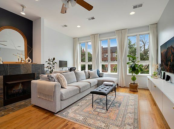 3rd image of 4135 N Kedvale Ave APT 302
