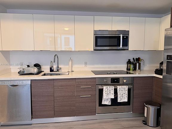 4th image of 1010 SW 2nd Ave Unit 607