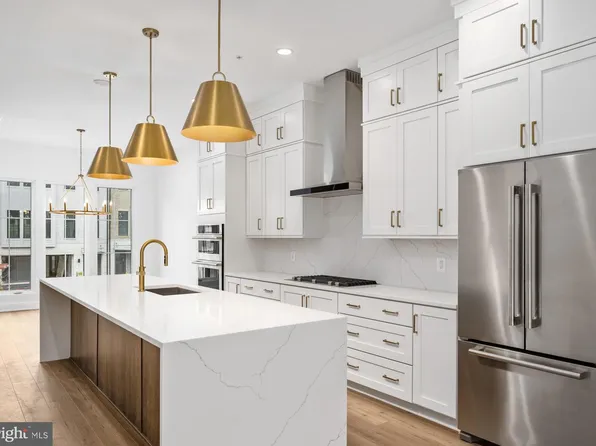 8610 Erdem Pl, Chevy Chase, MD 20815