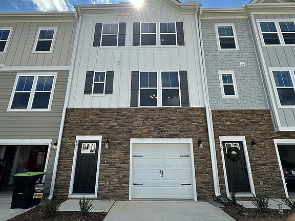 3rd image of 823 Parc Townes Dr