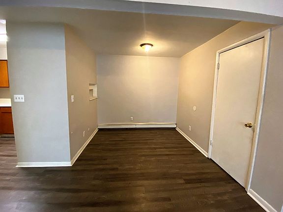 5th image of 2036 Wayne Ave #B