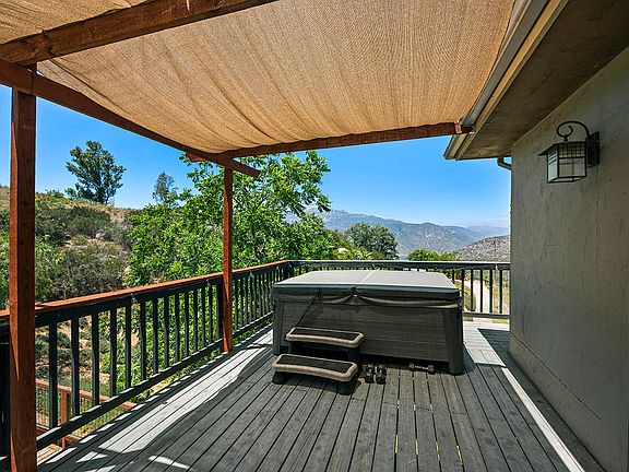 3rd image of 937 Peutz Valley Rd