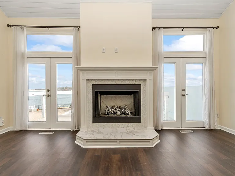 9568 Bay Front Dr — Photo 21