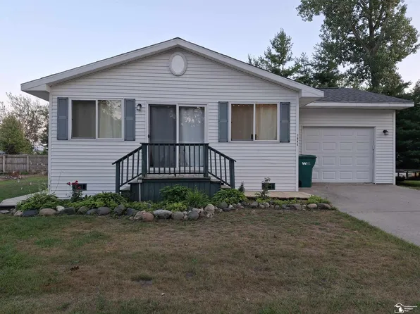 1045 3rd St, Tawas City, MI 48763