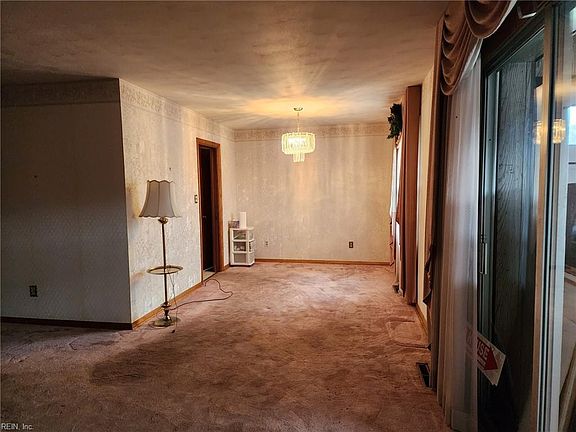 3rd image of 2622 E Winona Dr
