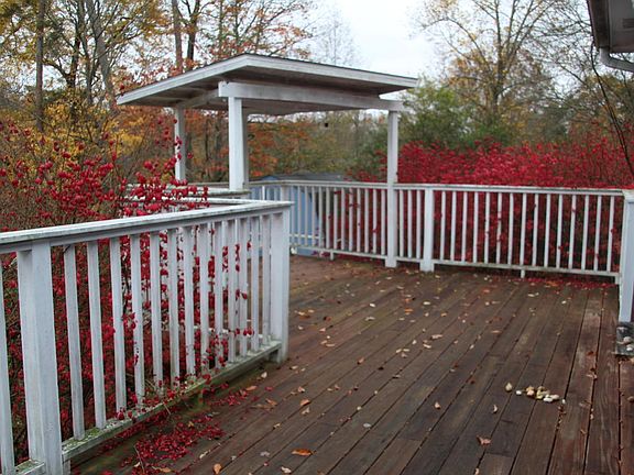 3rd image of 6713 Bay Circle Dr