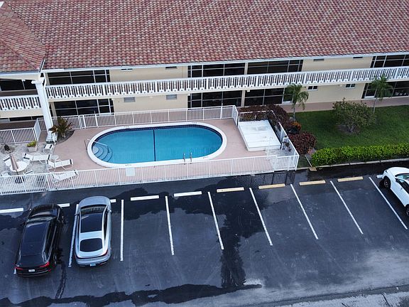 4th image of 2121 NE 68TH Street #201