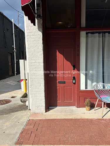 215 Main St #2A Photo 1