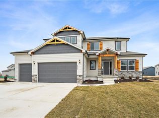 3246 SW Arbortree Dr, Lees Summit, MO 64082