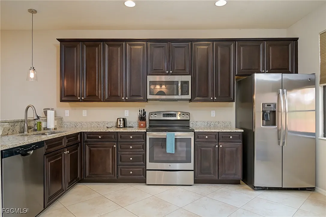 2 bed, 2.5 bath, 1509 sqft, $5,300 — Photo 2