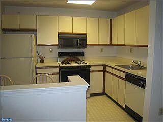 4th image of 1405 Diamond Dr