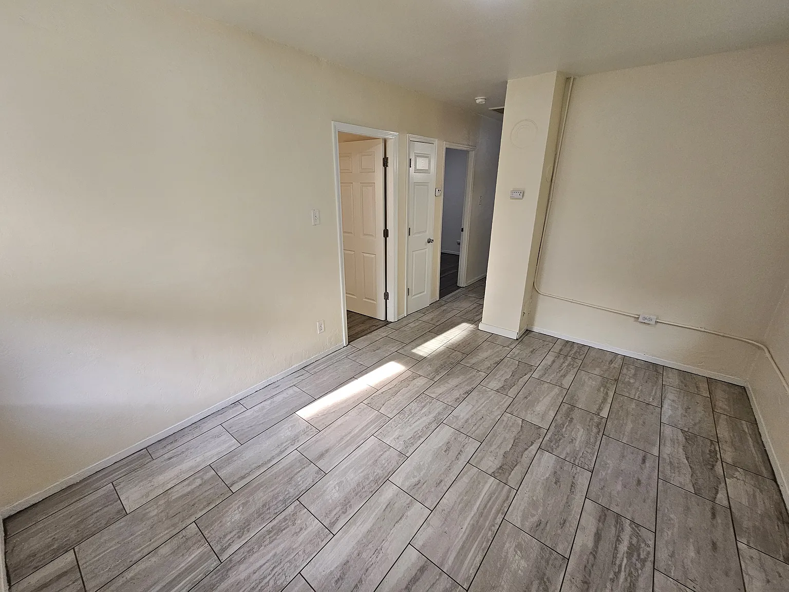 2 bed, 704 sqft, $1,100 — Photo 3