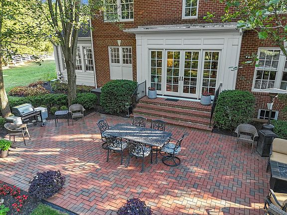 4th image of 3774 Pembrooke Grn E