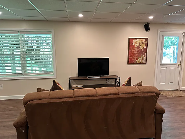 1826 Clay Dr — Photo 5