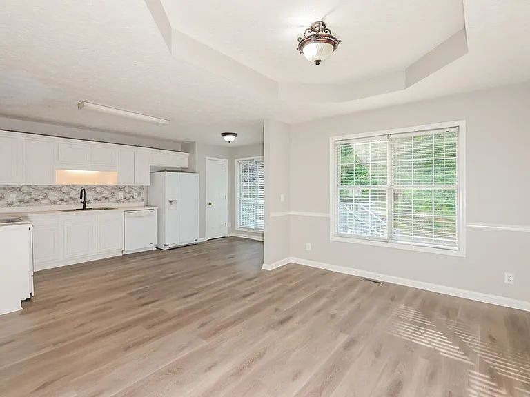 9385 Eagles Landing Dr — Photo 6