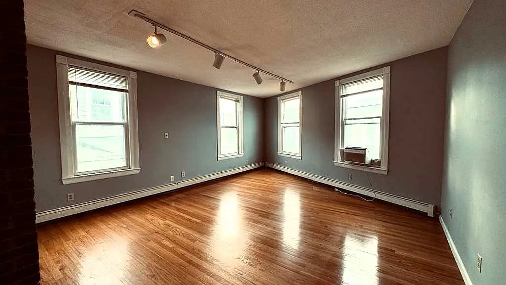 2 bed, 1200 sqft, $4,000 — Photo 4