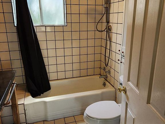 3rd image of 3433 Willow St #1