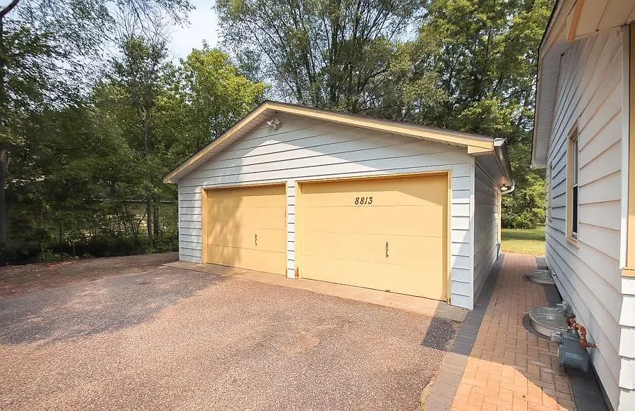 4 bed, 1881 sqft, $2,400 — Photo 2