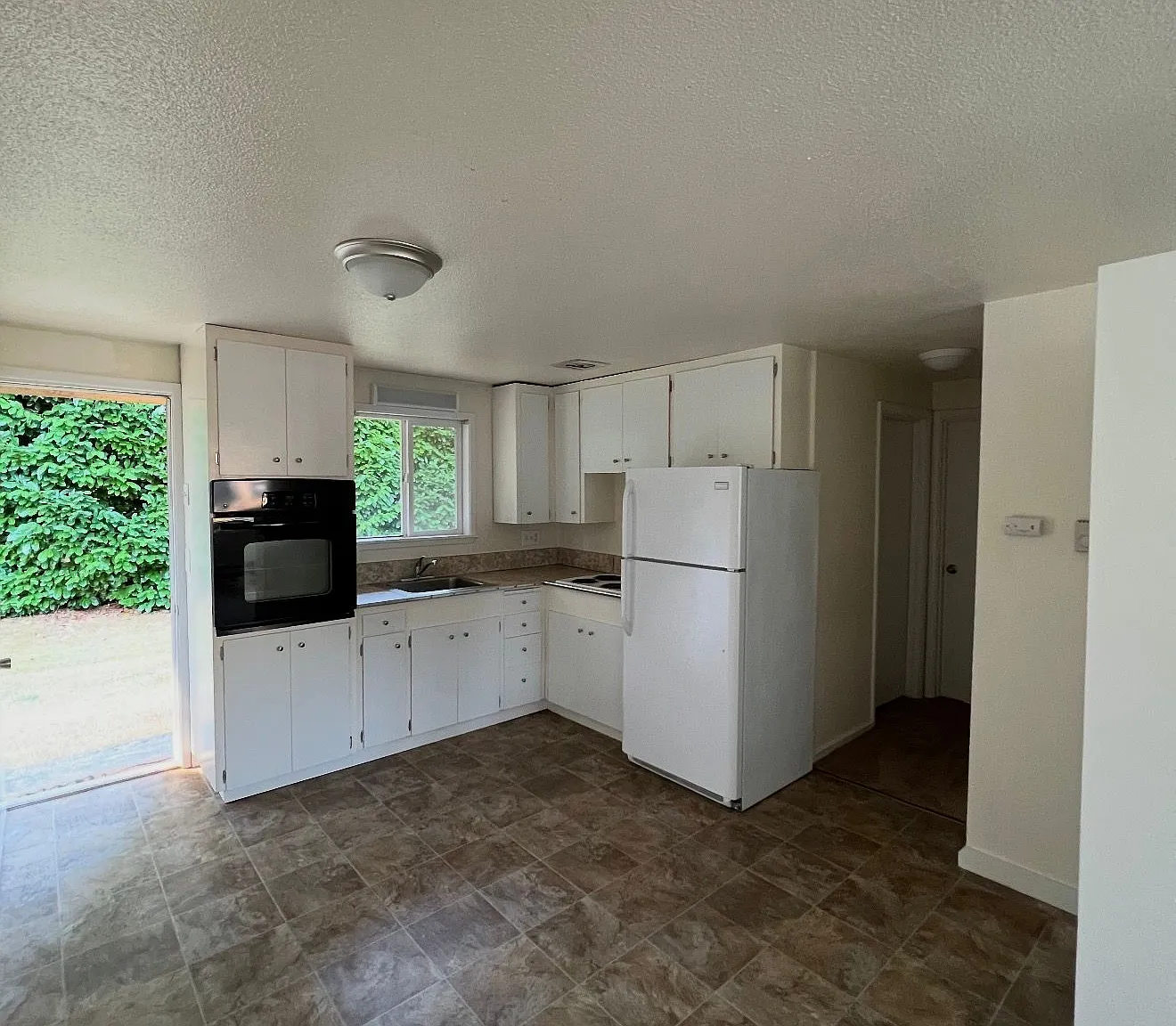 1 bed, 1.0 bath, $1,475 — Photo 2