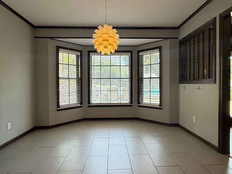 1101 Silverwood Cv — Photo 15