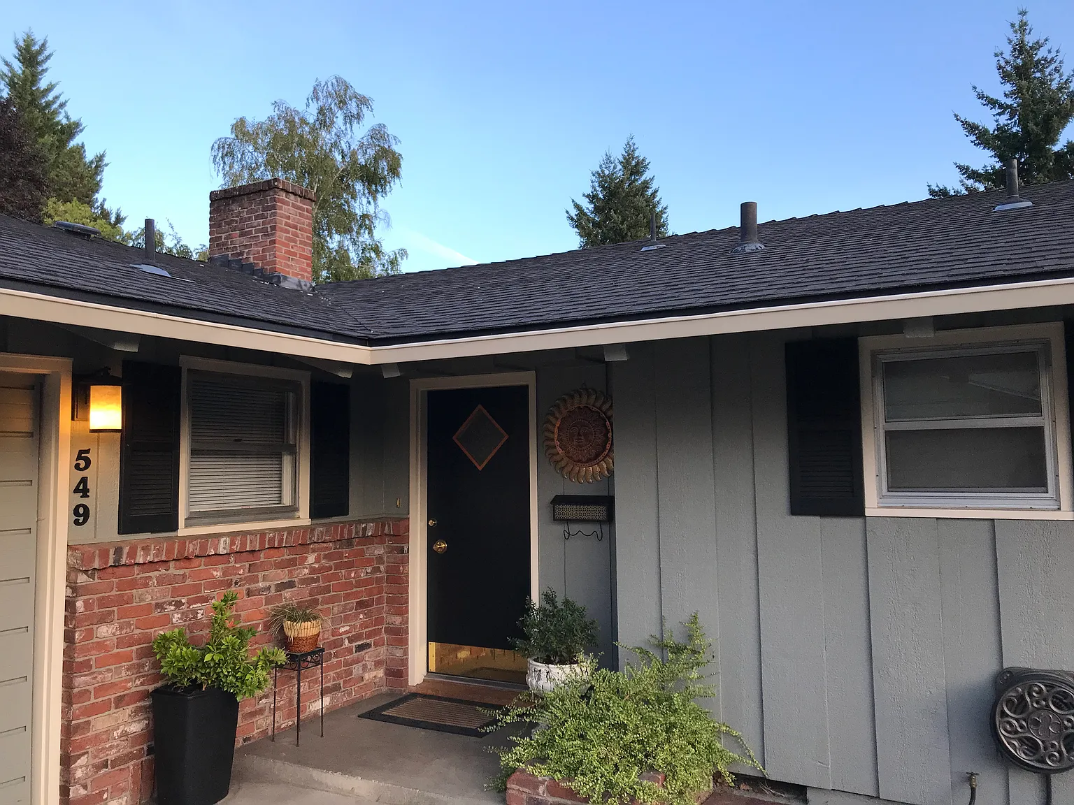549 Eastwood Dr photo 1