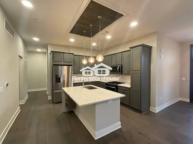 2401 Euclid Ave #116 — Photo 5
