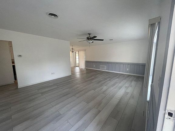 4th image of 2434 Mineola Dr N