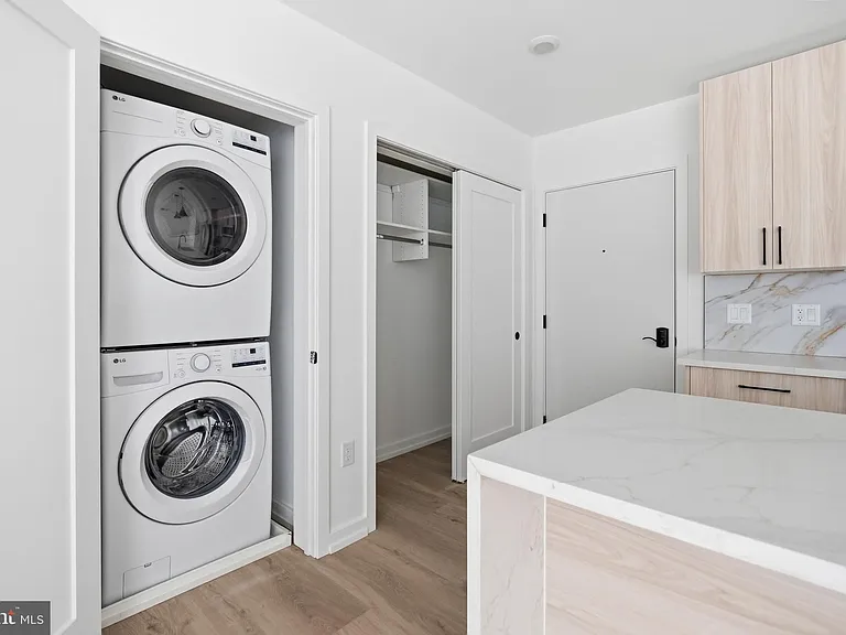 208 Vine St #2E — Photo 4