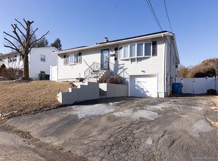 68 Oakleaf Dr, Waterbury, CT 06708