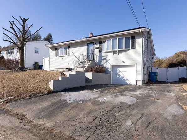68 Oakleaf Drive, Waterbury, CT 06708