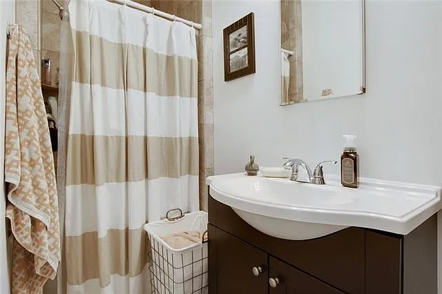 1 bed, 1.0 bath, 197 sqft, $925 — Photo 4