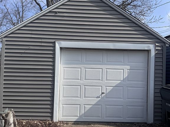 2nd image of 3735 Kencrest Dr NE
