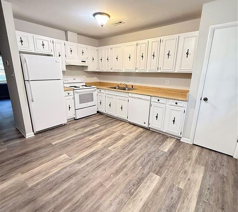 1st image of 107 Lewis Dr