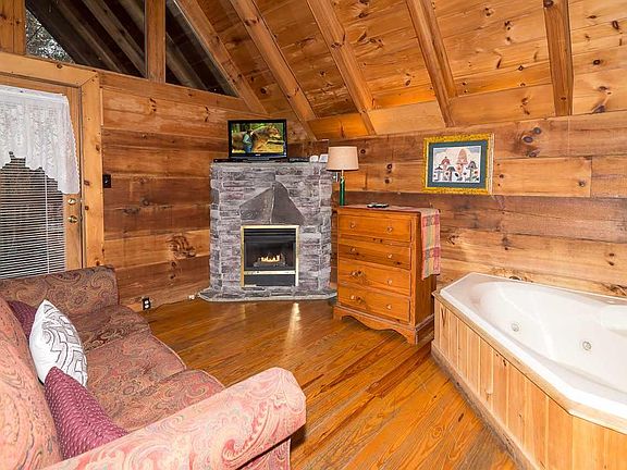 2nd image of 521 Hoot Owl Way