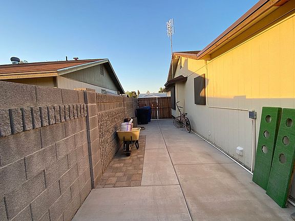 5th image of 2905 E Dolphin Ave