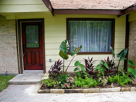 Welcome Home! Check out the New Stained Glass Entry, Picture Window & Landscaped Entryway!