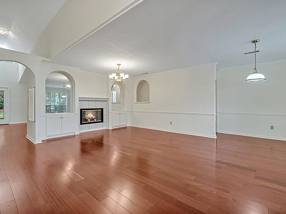 3rd image of 3526 Colonnade Dr