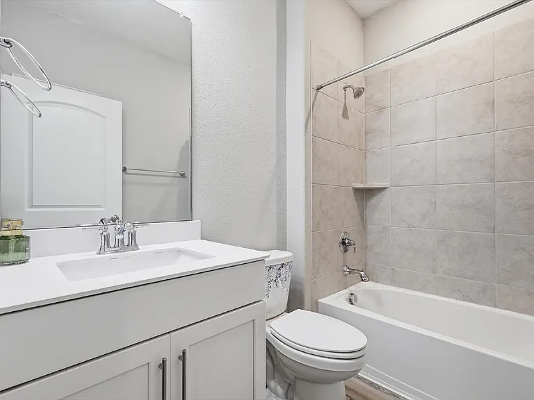 817 Adelyn St — Photo 7