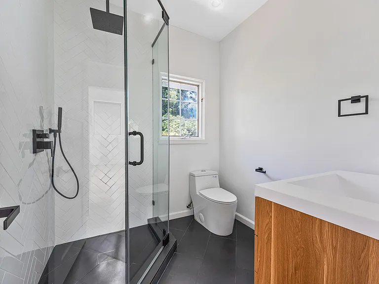 1401 Waterloo St #1 — Photo 15