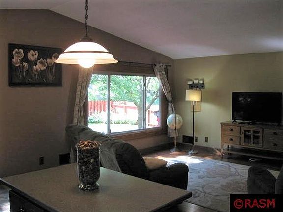 5th image of 1462 Loren St
