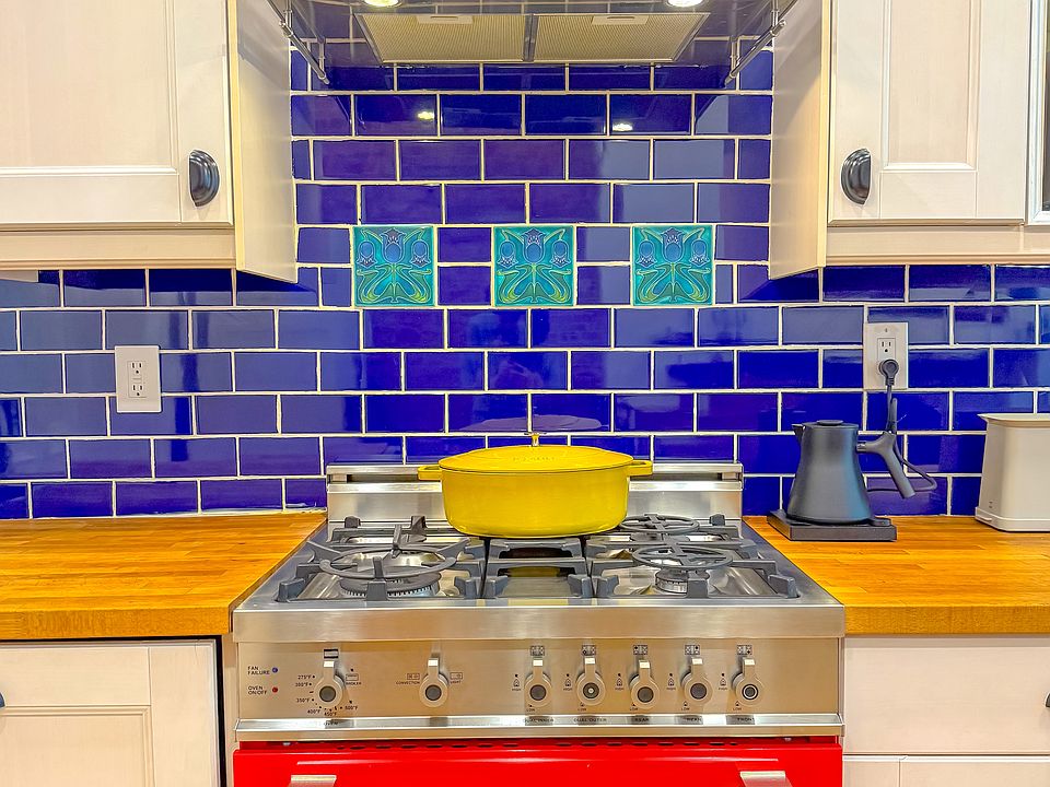 Design meets performance with this statement-making Bertazzoni range.
