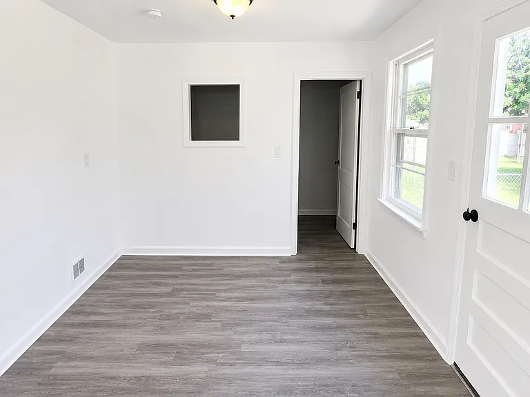 8 Albert Pl — Photo 4