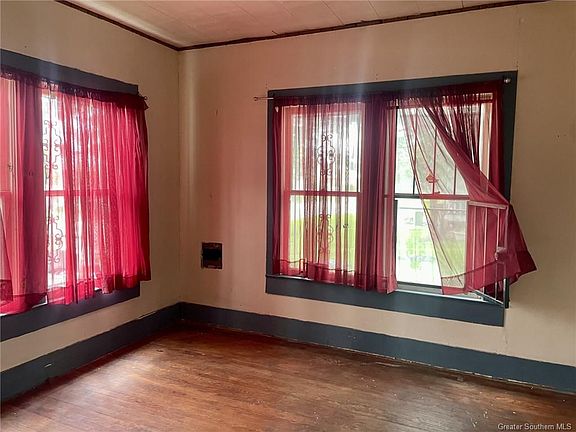 5th image of 2318 Elms St