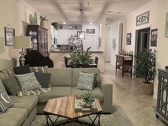 3rd image of 2027 Wellington St