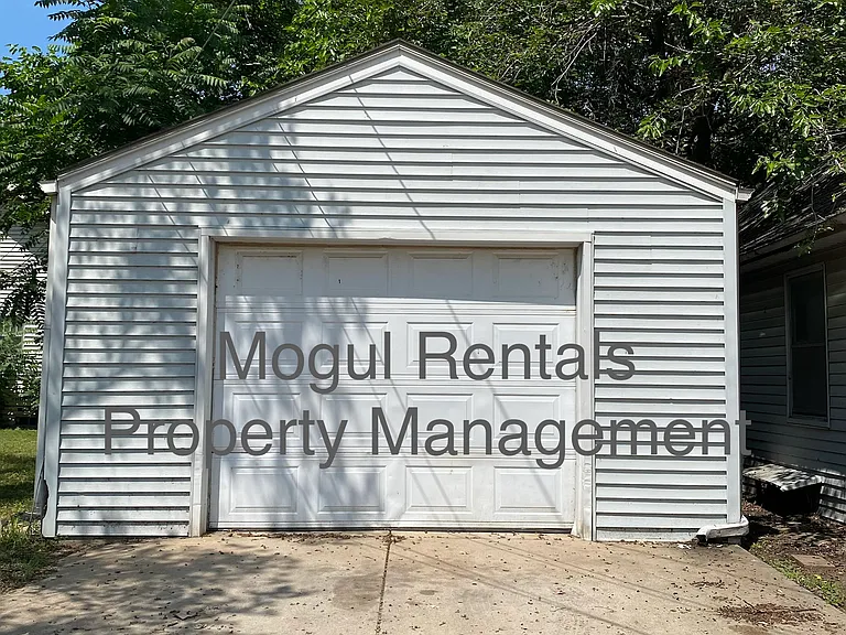 1340 S Market St — Photo 2