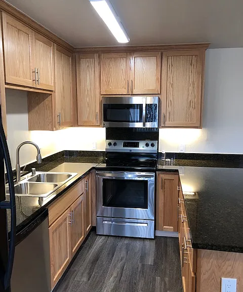 Shangri-La Apartments — Photo 11
